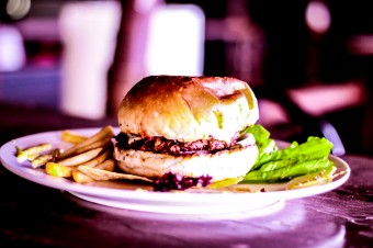 Read more about the article Build Your Burger Brunch at Cheenos
